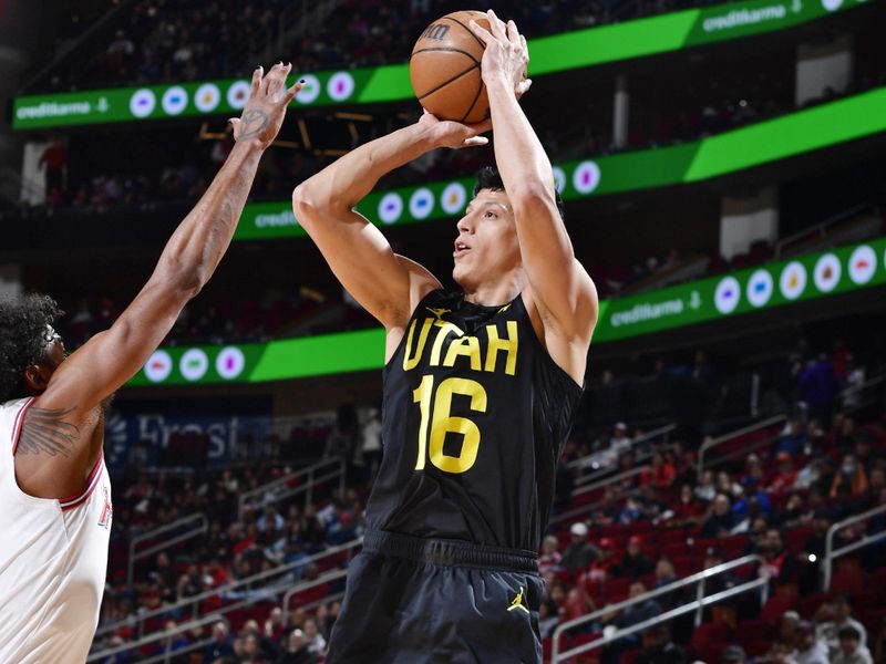 HOUSTON, TX - JANUARY 20: Simone Fontecchio #16 of the Utah Jazz shoots the ball during the game against the Houston Rockets on January 20, 2024 at the Toyota Center in Houston, Texas. NOTE TO USER: User expressly acknowledges and agrees that, by downloading and or using this photograph, User is consenting to the terms and conditions of the Getty Images License Agreement. Mandatory Copyright Notice: Copyright 2024 NBAE (Photo by Logan Riely/NBAE via Getty Images)