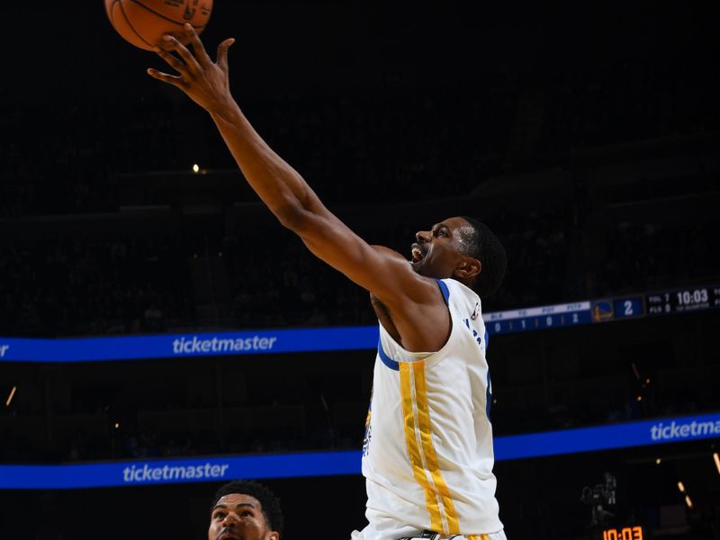 SAN FRANCISCO, CA - OCTOBER 13: De'Anthony Melton #8 of the Golden State Warriors drives to the basket during the game against the Detroit Pistons during a NBA Preseason game on October 13, 2024 at Chase Center in San Francisco, California. NOTE TO USER: User expressly acknowledges and agrees that, by downloading and or using this photograph, user is consenting to the terms and conditions of Getty Images License Agreement. Mandatory Copyright Notice: Copyright 2024 NBAE (Photo by Noah Graham/NBAE via Getty Images)