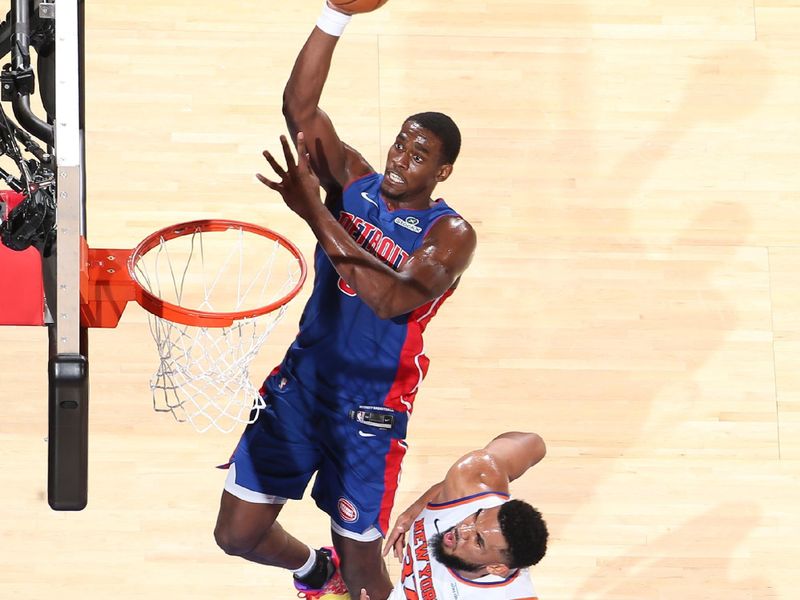 NEW YORK, NY - JANUARY 13: Jalen Duren #0 of the Detroit Pistons drives to the basket during the game against the New York Knicks on January 13, 2025 at Madison Square Garden in New York City, New York.  NOTE TO USER: User expressly acknowledges and agrees that, by downloading and or using this photograph, User is consenting to the terms and conditions of the Getty Images License Agreement. Mandatory Copyright Notice: Copyright 2025 NBAE  (Photo by Nathaniel S. Butler/NBAE via Getty Images)