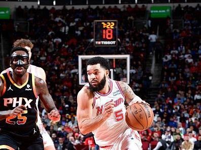 HOUSTON, TX - DECEMBER 27:   Fred VanVleet #5 of the Houston Rockets drives to the basket during the game against the Phoenix Suns on December 27, 2023 at the Toyota Center in Houston, Texas. NOTE TO USER: User expressly acknowledges and agrees that, by downloading and or using this photograph, User is consenting to the terms and conditions of the Getty Images License Agreement. Mandatory Copyright Notice: Copyright 2023 NBAE (Photo by Logan Riely/NBAE via Getty Images)