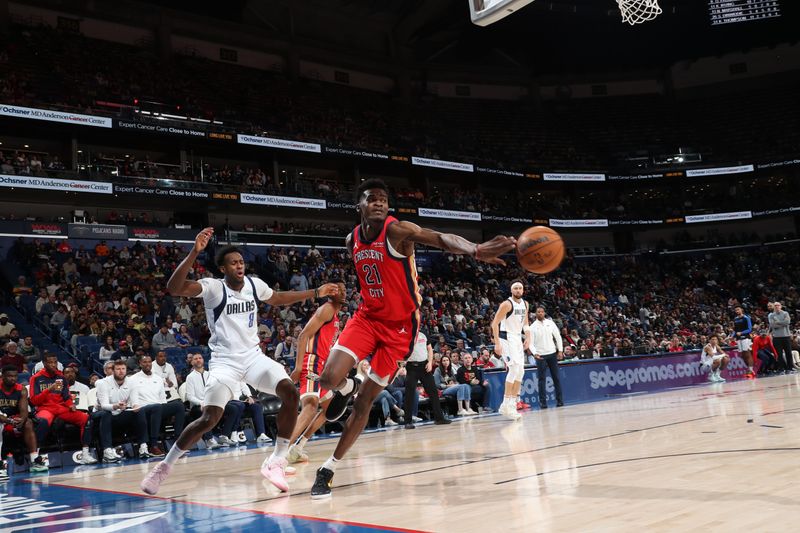 NEW ORLEANS, LA - JANUARY 29: Yves Missi #21 of the New Orleans Pelicans passes the ball during the game against the Dallas Mavericks on January 29, 2025 at the Smoothie King Center in New Orleans, Louisiana. NOTE TO USER: User expressly acknowledges and agrees that, by downloading and or using this Photograph, user is consenting to the terms and conditions of the Getty Images License Agreement. Mandatory Copyright Notice: Copyright 2025 NBAE (Photo by Layne Murdoch Jr./NBAE via Getty Images)