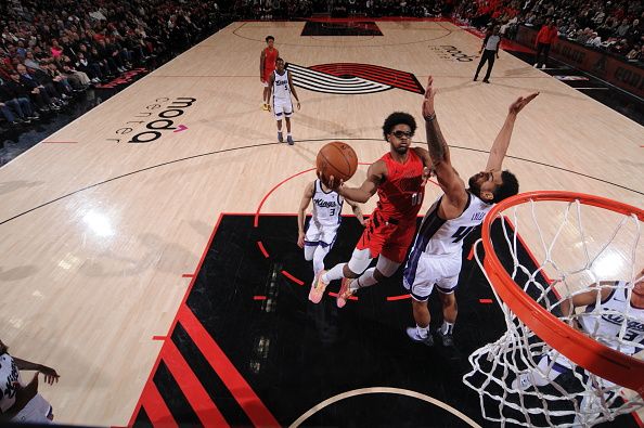 PORTLAND, OR - DECEMBER 26: Scoot Henderson #00 of the Portland Trail Blazers drives to the basket during the game against the Sacramento Kings on December 26, 2023 at the Moda Center Arena in Portland, Oregon. NOTE TO USER: User expressly acknowledges and agrees that, by downloading and or using this photograph, user is consenting to the terms and conditions of the Getty Images License Agreement. Mandatory Copyright Notice: Copyright 2023 NBAE (Photo by Cameron Browne/NBAE via Getty Images)