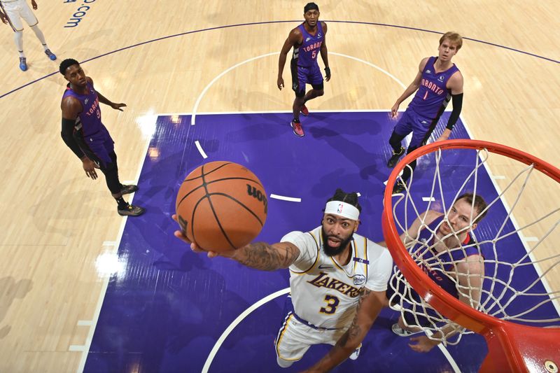 LOS ANGELES, CA - NOVEMBER 10: Anthony Davis #3 of the Los Angeles Lakers drives to the basket during the game against the Toronto Raptors on November 10, 2024 at Crypto.Com Arena in Los Angeles, California. NOTE TO USER: User expressly acknowledges and agrees that, by downloading and/or using this Photograph, user is consenting to the terms and conditions of the Getty Images License Agreement. Mandatory Copyright Notice: Copyright 2024 NBAE (Photo by Adam Pantozzi/NBAE via Getty Images)