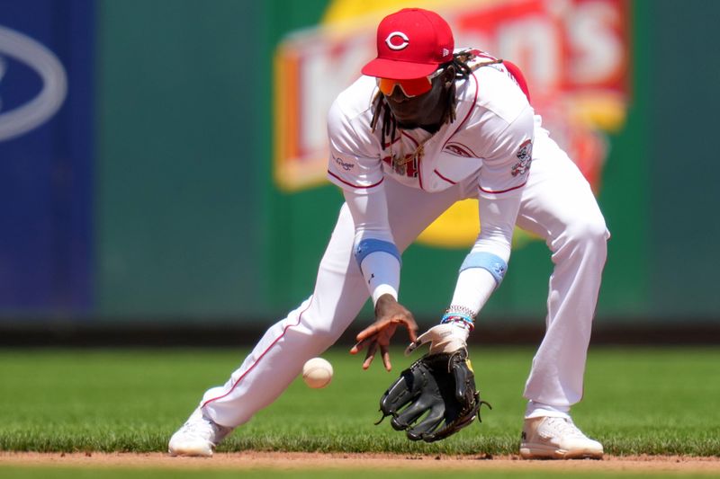 Jun 25, 2023; Cincinnati, Ohio, USA; Cincinnati Reds shortstop Elly De La Cruz (44) fields a groundball in the fourth inning of a baseball game against the Atlanta Braves at Great American Ball Park. The Atlanta Braves won, 7-6. Mandatory Credit: Kareem Elgazzar-USA TODAY Sports