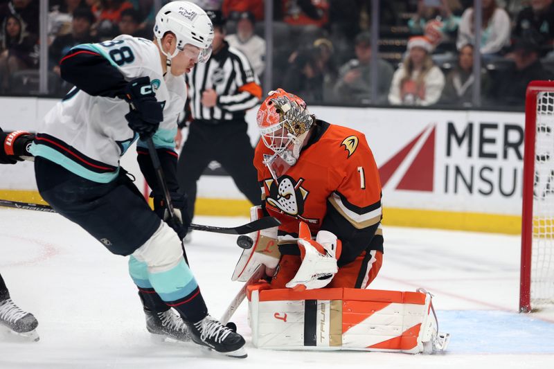 Seattle Kraken's Late Surge Overwhelms Anaheim Ducks
