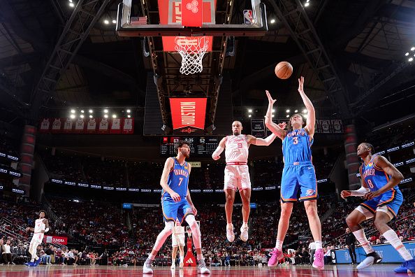 HOUSTON, TX - DECEMBER 6:   Josh Giddey #3 of the Oklahoma City Thunder rebounds the ball during the game against the Houston Rockets on December 6, 2023 at the Toyota Center in Houston, Texas. NOTE TO USER: User expressly acknowledges and agrees that, by downloading and or using this photograph, User is consenting to the terms and conditions of the Getty Images License Agreement. Mandatory Copyright Notice: Copyright 2023 NBAE (Photo by Michael Gonzales/NBAE via Getty Images)