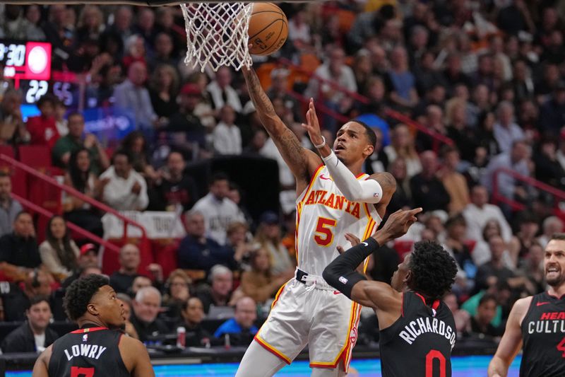 MIAMI, FL - JANUARY 19: Dejounte Murray #5 of the Atlanta Hawks shoots the ball during the game against the Miami Heat on January 19, 2024 at Kaseya Center in Miami, Florida. NOTE TO USER: User expressly acknowledges and agrees that, by downloading and or using this Photograph, user is consenting to the terms and conditions of the Getty Images License Agreement. Mandatory Copyright Notice: Copyright 2024 NBAE (Photo by Eric Espada/NBAE via Getty Images)