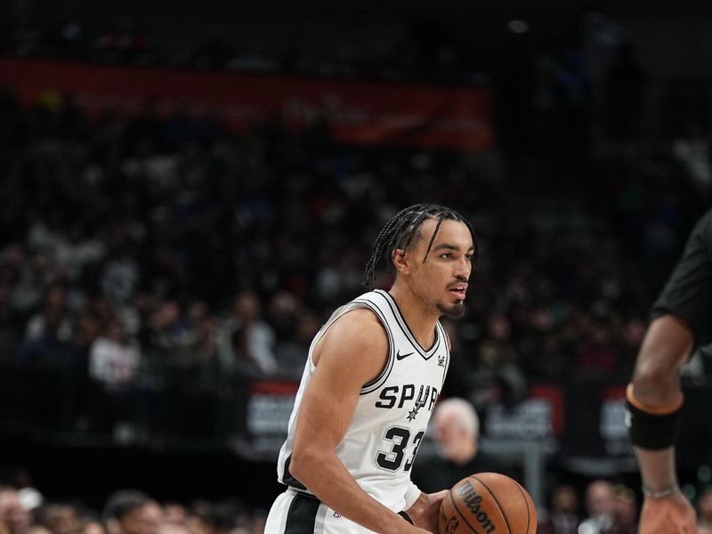 DALLAS, TX - FEBRUARY 14: Tre Jones #33 of the San Antonio Spurs handles the ball during the game against the Dallas Mavericks on February 14, 2024 at the American Airlines Center in Dallas, Texas. NOTE TO USER: User expressly acknowledges and agrees that, by downloading and or using this photograph, User is consenting to the terms and conditions of the Getty Images License Agreement. Mandatory Copyright Notice: Copyright 2024 NBAE (Photo by Glenn James/NBAE via Getty Images)