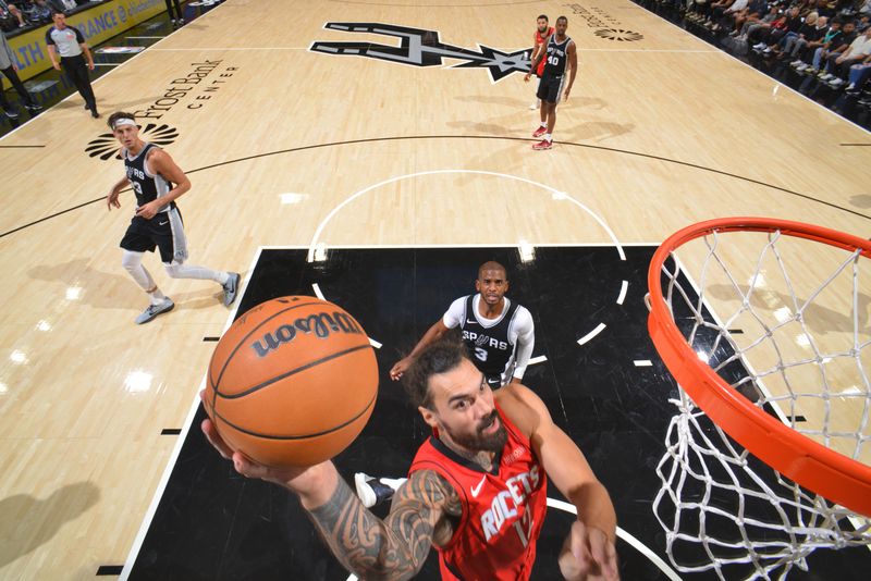 SAN ANTONIO, TX - OCTOBER 28: Steven Adams #12 of the Houston Rockets drives to the basket during the game against the San Antonio Spurs on October 28, 2024 at the Frost Bank Center in San Antonio, Texas. NOTE TO USER: User expressly acknowledges and agrees that, by downloading and or using this photograph, user is consenting to the terms and conditions of the Getty Images License Agreement. Mandatory Copyright Notice: Copyright 2024 NBAE (Photos by Jesse D. Garrabrant/NBAE via Getty Images)