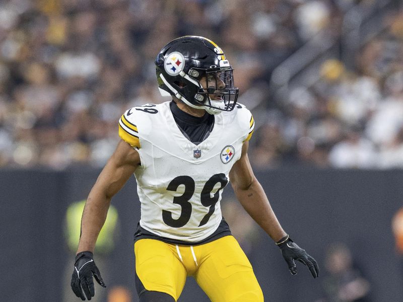 Pittsburgh Steelers safety Minkah Fitzpatrick (39) against the Las Vegas Raiders in an NFL football game, Sunday, Sept. 24, 2023, in Las Vegas, NV. Steelers won 23-18. (AP Photo/Jeff Lewis)