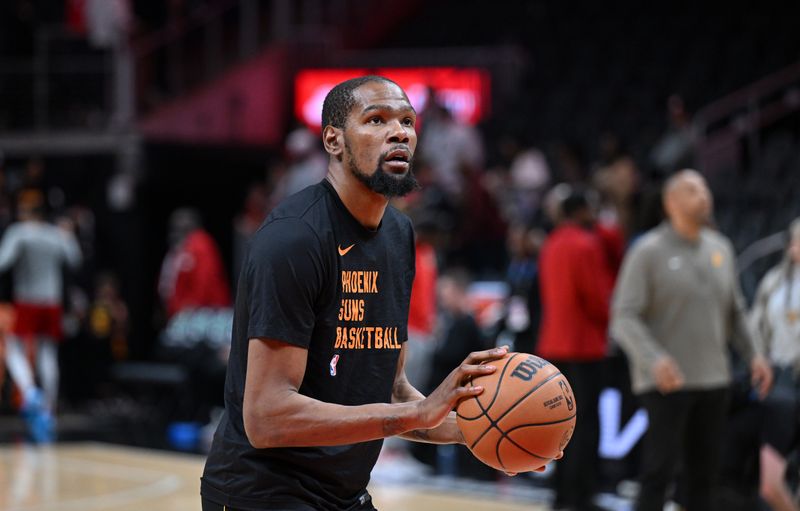 ATLANTA, GEORGIA - FEBRUARY 02: Kevin Durant #35 of the Phoenix Suns warms up before the game against the Atlanta Hawks at State Farm Arena on February 02, 2024 in Atlanta, Georgia. NOTE TO USER: User expressly acknowledges and agrees that, by downloading and/or using this photograph, user is consenting to the terms and conditions of the Getty Images License Agreement.  (Photo by Paras Griffin/Getty Images)