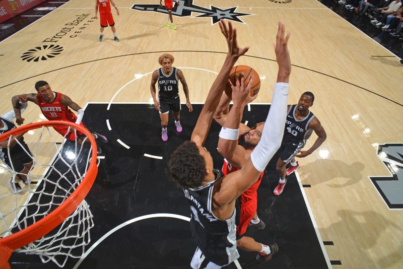 SAN ANTONIO, TX - OCTOBER 28: Dillon Brooks #9 of the Houston Rockets drives to the basket during the game against the San Antonio Spurs on October 28, 2024 at the Frost Bank Center in San Antonio, Texas. NOTE TO USER: User expressly acknowledges and agrees that, by downloading and or using this photograph, user is consenting to the terms and conditions of the Getty Images License Agreement. Mandatory Copyright Notice: Copyright 2024 NBAE (Photos by Jesse D. Garrabrant/NBAE via Getty Images)