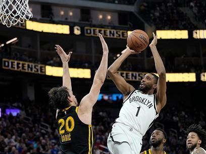 SAN FRANCISCO, CALIFORNIA - DECEMBER 16: Mikal Bridges #1 of the Brooklyn Nets shoots over Dario Saric #20 of the Golden State Warriors during the fourth quarter of an NBA basketball game at Chase Center on December 16, 2023 in San Francisco, California. NOTE TO USER: User expressly acknowledges and agrees that, by downloading and or using this photograph, User is consenting to the terms and conditions of the Getty Images License Agreement. (Photo by Thearon W. Henderson/Getty Images)