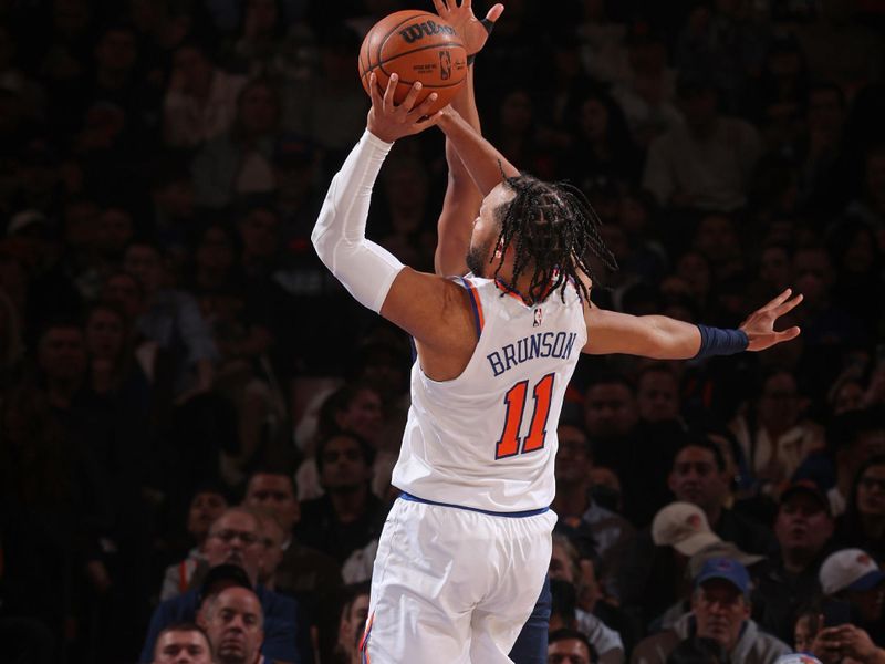 NEW YORK, NY - NOVEMBER 18: Jalen Brunson #11 of the New York Knicks shoots the ball during the game against the Washington Wizards on November 18, 2024 at Madison Square Garden in New York City, New York.  NOTE TO USER: User expressly acknowledges and agrees that, by downloading and or using this photograph, User is consenting to the terms and conditions of the Getty Images License Agreement. Mandatory Copyright Notice: Copyright 2024 NBAE  (Photo by Nathaniel S. Butler/NBAE via Getty Images)