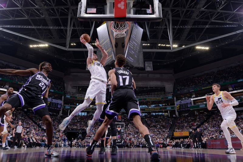 SACRAMENTO, CA - MARCH 31: Micah Potter #25 of the Utah Jazz drives to the basket during the game against the Sacramento Kings on March 31, 2024 at Golden 1 Center in Sacramento, California. NOTE TO USER: User expressly acknowledges and agrees that, by downloading and or using this Photograph, user is consenting to the terms and conditions of the Getty Images License Agreement. Mandatory Copyright Notice: Copyright 2024 NBAE (Photo by Rocky Widner/NBAE via Getty Images)