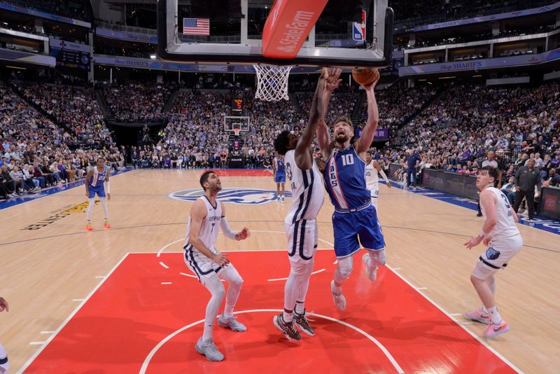 SACRAMENTO, CA - MARCH 18: Domantas Sabonis #10 of the Sacramento Kings drives to the basket during the game against the Memphis Grizzlies on March 18, 2024 at Golden 1 Center in Sacramento, California. NOTE TO USER: User expressly acknowledges and agrees that, by downloading and or using this Photograph, user is consenting to the terms and conditions of the Getty Images License Agreement. Mandatory Copyright Notice: Copyright 2024 NBAE (Photo by Rocky Widner/NBAE via Getty Images)