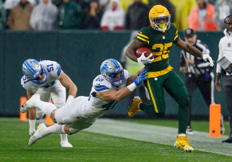 Green Bay Packers cornerback Keisean Nixon (25) runs a kickoff against the Detroit Lions during a NFL game Sunday, Nov. 3, 2024, in Green Bay, Wis. (AP Photo/Jeffrey Phelps