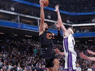 SACRAMENTO, CA - NOVEMBER 13: Max Strus #1 of the Cleveland Cavaliers drives to the basket during the game against the Sacramento Kings on November 13, 2023 at Golden 1 Center in Sacramento, California. NOTE TO USER: User expressly acknowledges and agrees that, by downloading and or using this Photograph, user is consenting to the terms and conditions of the Getty Images License Agreement. Mandatory Copyright Notice: Copyright 2023 NBAE (Photo by Rocky Widner/NBAE via Getty Images)