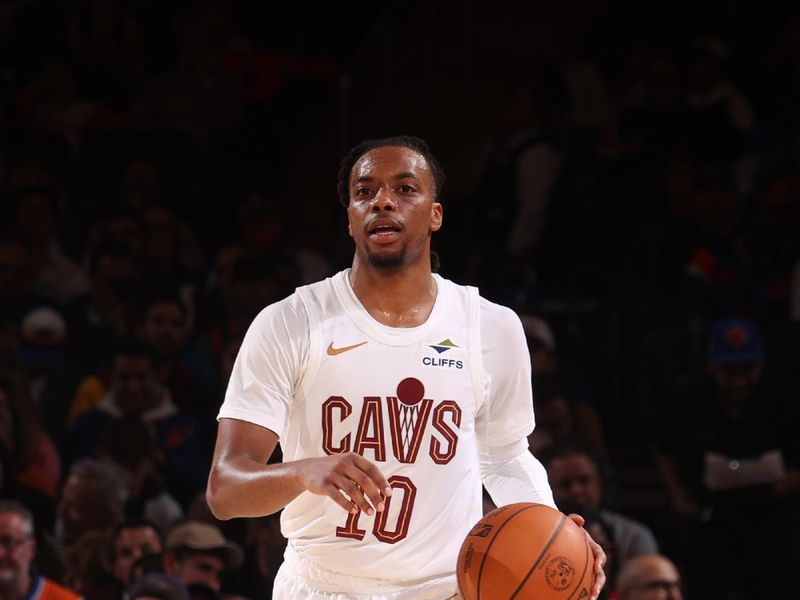 NEW YORK, NY - OCTOBER 28: Darius Garland #10 of the Cleveland Cavaliers dribbles the ball during the game against the New York Knicks on October 28, 2024 at Madison Square Garden in New York City, New York.  NOTE TO USER: User expressly acknowledges and agrees that, by downloading and or using this photograph, User is consenting to the terms and conditions of the Getty Images License Agreement. Mandatory Copyright Notice: Copyright 2024 NBAE  (Photo by Nathaniel S. Butler/NBAE via Getty Images)