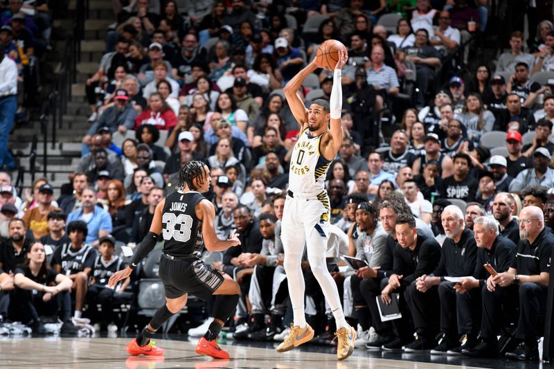 HOUSTON, TX - MARCH 3: Tyrese Haliburton #0 of the Indiana Pacers handles the ball during the game against the San Antonio Spurs on March 3, 2024 at the Toyota Center in Houston, Texas. NOTE TO USER: User expressly acknowledges and agrees that, by downloading and or using this photograph, User is consenting to the terms and conditions of the Getty Images License Agreement. Mandatory Copyright Notice: Copyright 2024 NBAE (Photo by Logan Riely/NBAE via Getty Images)