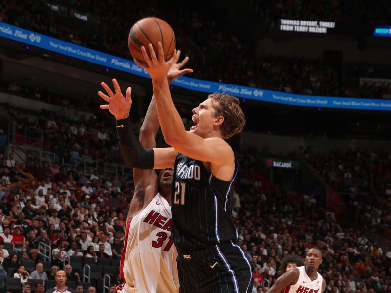 MIAMI, FL - OCTOBER 23: Moritz Wagner #21 of the Orlando Magic drives to the basket during the game against the Miami Heat on October 23, 2024 at Kaseya Center in Miami, Florida. NOTE TO USER: User expressly acknowledges and agrees that, by downloading and or using this Photograph, user is consenting to the terms and conditions of the Getty Images License Agreement. Mandatory Copyright Notice: Copyright 2024 NBAE (Photo by Issac Baldizon/NBAE via Getty Images)