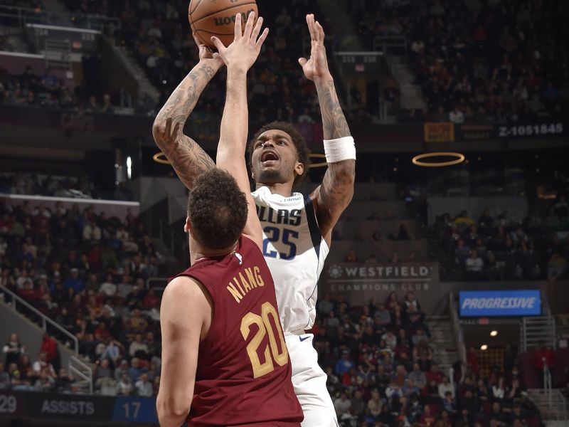 CLEVELAND, OH - FEBRUARY 27: P.J Washington #25 of the Dallas Mavericks shoots the ball during the game against the Cleveland Cavaliers on February 27, 2024 at Rocket Mortgage FieldHouse in Cleveland, Ohio. NOTE TO USER: User expressly acknowledges and agrees that, by downloading and/or using this Photograph, user is consenting to the terms and conditions of the Getty Images License Agreement. Mandatory Copyright Notice: Copyright 2024 NBAE (Photo by David Liam Kyle/NBAE via Getty Images)