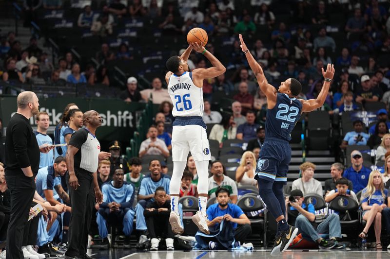 DALLAS, TX - OCTOBER 7: Spencer Dinwiddie #26 of the Dallas Mavericks shoots a three point basket during the game against the Memphis Grizzlies during the 2024 NBA Preseason on October 7, 2024 at dalAmerican Airlines Center in Dallas, Texas. NOTE TO USER: User expressly acknowledges and agrees that, by downloading and or using this photograph, User is consenting to the terms and conditions of the Getty Images License Agreement. Mandatory Copyright Notice: Copyright 2024 NBAE (Photo by Glenn James/NBAE via Getty Images)