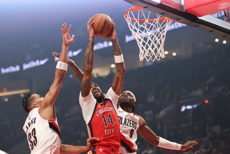 PORTLAND, OREGON - OCTOBER 27: Brandon Ingram #14 of the New Orleans Pelicans drives to the basket between Toumani Camara #33 and Jerami Grant #9 of the Portland Trail Blazers during the first quarter at Moda Center on October 27, 2024 in Portland, Oregon. NOTE TO USER: User expressly acknowledges and agrees that, by downloading and or using this photograph, User is consenting to the terms and conditions of the Getty Images License Agreement. (Photo by Amanda Loman/Getty Images)