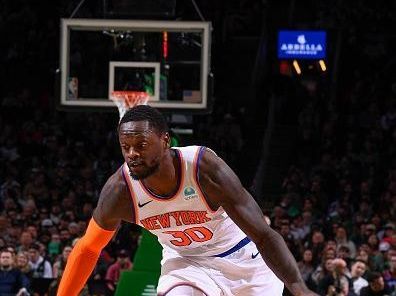 BOSTON, MA - DECEMBER 8: Julius Randle #30 of the New York Knicks goes to the basket during the game on December 8, 2023 at the TD Garden in Boston, Massachusetts. NOTE TO USER: User expressly acknowledges and agrees that, by downloading and or using this photograph, User is consenting to the terms and conditions of the Getty Images License Agreement. Mandatory Copyright Notice: Copyright 2023 NBAE  (Photo by Brian Babineau/NBAE via Getty Images)