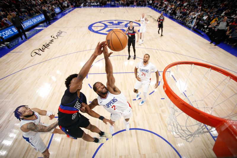 DETROIT, MI - FEBRUARY 2:  Kawhi Leonard #2 of the LA Clippers and Ausar Thompson #9 of the Detroit Pistons battle for a rebound on February 2, 2024 at Little Caesars Arena in Detroit, Michigan. NOTE TO USER: User expressly acknowledges and agrees that, by downloading and/or using this photograph, User is consenting to the terms and conditions of the Getty Images License Agreement. Mandatory Copyright Notice: Copyright 2024 NBAE (Photo by Brian Sevald/NBAE via Getty Images)