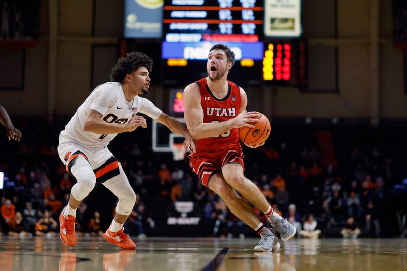 Jan 26, 2023; Corvallis, Oregon, USA; Utah Utes guard Rollie Worster (25, right) drives to the basket against Oregon State Beavers guard Jordan Pope (0) during the second half at Gill Coliseum. Mandatory Credit: Soobum Im-USA TODAY Sports