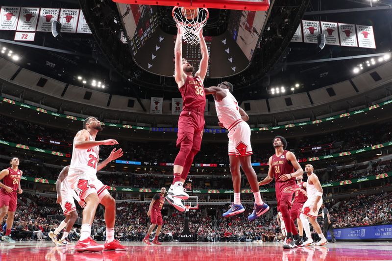 CHICAGO, IL - OCTOBER 18: Dean Wade #32 of the Cleveland Cavaliers dunks the ball during the game against the Chicago Bulls on October 18, 2024 at United Center in Chicago, Illinois. NOTE TO USER: User expressly acknowledges and agrees that, by downloading and or using this photograph, User is consenting to the terms and conditions of the Getty Images License Agreement. Mandatory Copyright Notice: Copyright 2023 NBAE (Photo by Jeff Haynes/NBAE via Getty Images)