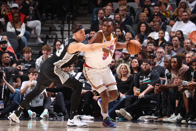 SAN ANTONIO, TX - NOVEMBER 23: Kevon Looney #5 of the Golden State Warriors dribbles the ball during the game against the San Antonio Spurs on November 23, 2024 at the Frost Bank Center in San Antonio, Texas. NOTE TO USER: User expressly acknowledges and agrees that, by downloading and or using this photograph, user is consenting to the terms and conditions of the Getty Images License Agreement. Mandatory Copyright Notice: Copyright 2024 NBAE (Photos by Nathaniel S. Butler/NBAE via Getty Images)