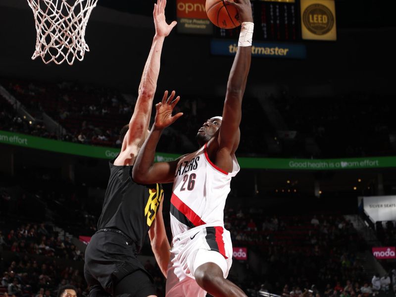 PORTLAND, OR - OCTOBER 18: Duop Reath #26 of the Portland Trail Blazers drives to the basket during the game against the Utah Jazz on October 18, 2024 at the Moda Center Arena in Portland, Oregon. NOTE TO USER: User expressly acknowledges and agrees that, by downloading and or using this photograph, user is consenting to the terms and conditions of the Getty Images License Agreement. Mandatory Copyright Notice: Copyright 2024 NBAE (Photo by Cameron Browne/NBAE via Getty Images)