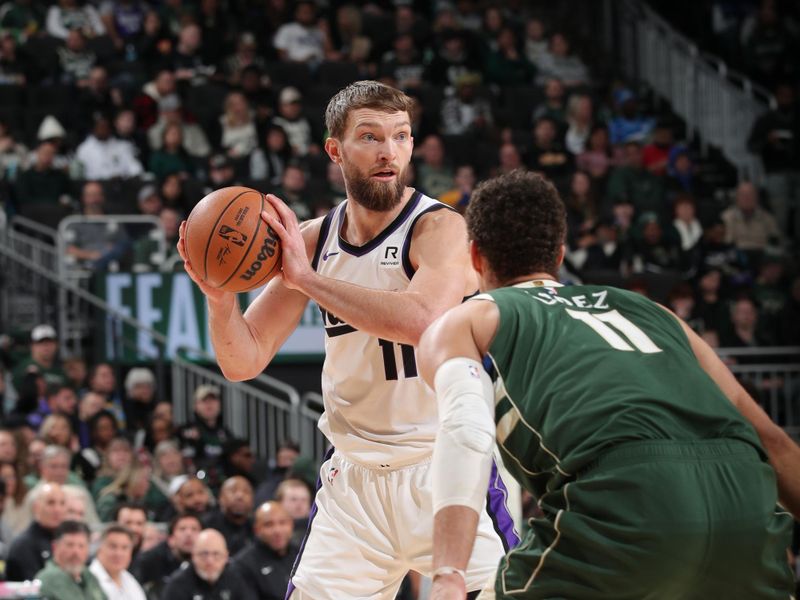 MILWAUKEE, WI - JANUARY 14: Domantas Sabonis #11 of the Sacramento Kings handles the ball during the game against the Milwaukee Bucks on January 14, 2025 at Fiserv Forum Center in Milwaukee, Wisconsin. NOTE TO USER: User expressly acknowledges and agrees that, by downloading and or using this Photograph, user is consenting to the terms and conditions of the Getty Images License Agreement. Mandatory Copyright Notice: Copyright 2025 NBAE (Photo by Gary Dineen/NBAE via Getty Images).