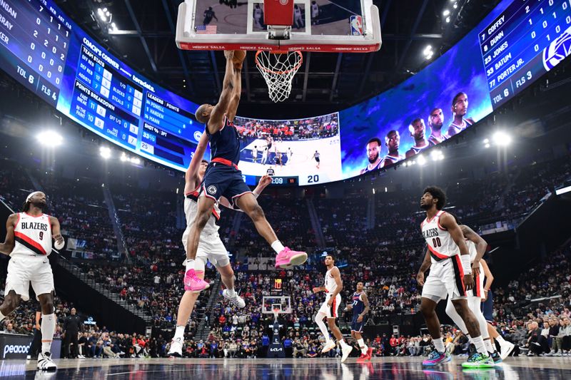 INGLEWOOD, CA - OCTOBER 30: Kai Jones #23 of the LA Clippers dunks the ball during the game against the Portland Trail Blazers on October 30, 2024 at Intuit Dome in Los Angeles, California. NOTE TO USER: User expressly acknowledges and agrees that, by downloading and/or using this Photograph, user is consenting to the terms and conditions of the Getty Images License Agreement. Mandatory Copyright Notice: Copyright 2024 NBAE (Photo by Adam Pantozzi/NBAE via Getty Images)