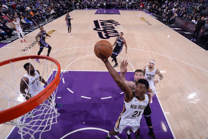 SACRAMENTO, CA - FEBRUARY 8:  Yves Missi #21 of the New Orleans Pelicans rebounds the ball during the game against the Sacramento Kings on February 8, 2025 at Golden 1 Center in Sacramento, California. NOTE TO USER: User expressly acknowledges and agrees that, by downloading and or using this Photograph, user is consenting to the terms and conditions of the Getty Images License Agreement. Mandatory Copyright Notice: Copyright 2025 NBAE (Photo by Rocky Widner/NBAE via Getty Images)