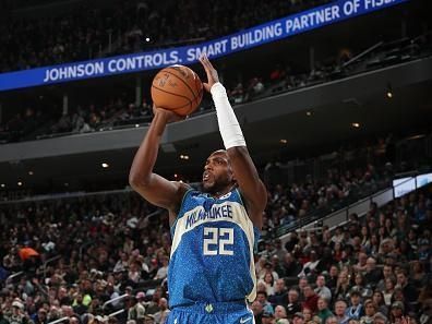 MILWAUKEE, WI - NOVEMBER 24: Khris Middleton #22 of the Milwaukee Bucks shoots the ball during the game against the Washington Wizards during the In-Season Tournament on November 24, 2023 at the Fiserv Forum Center in Milwaukee, Wisconsin. NOTE TO USER: User expressly acknowledges and agrees that, by downloading and or using this Photograph, user is consenting to the terms and conditions of the Getty Images License Agreement. Mandatory Copyright Notice: Copyright 2023 NBAE (Photo by Gary Dineen/NBAE via Getty Images).