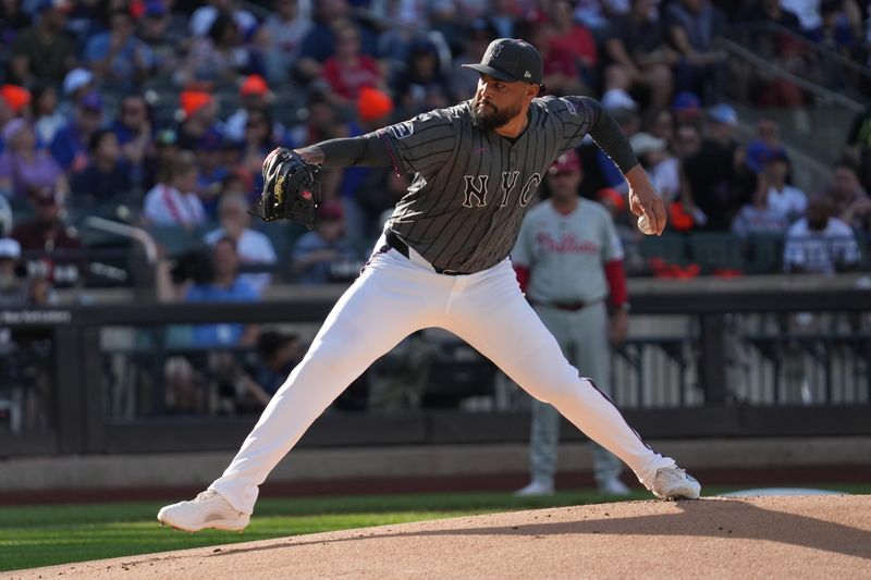 Sep 21, 2024; New York City, New York, USA; New York Mets pitcher Sean Manaea (59) delivers a pitch during the first inning against the Philadelphia Phillies at Citi Field. Mandatory Credit: Lucas Boland-Imagn Images