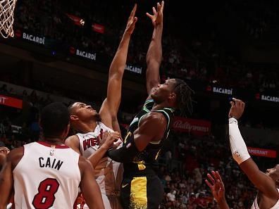 MIAMI, FL - DECEMBER 2: Bennedict Mathurin #00 of the Indiana Pacers shoots the ball during the game against the Miami Heat on December 2, 2023 at Kaseya Center in Miami, Florida. NOTE TO USER: User expressly acknowledges and agrees that, by downloading and or using this Photograph, user is consenting to the terms and conditions of the Getty Images License Agreement. Mandatory Copyright Notice: Copyright 2023 NBAE (Photo by Issac Baldizon/NBAE via Getty Images)