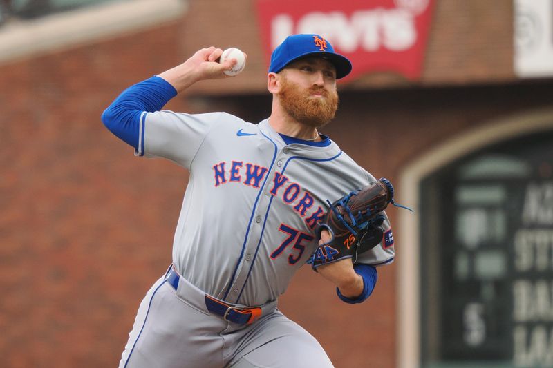 Apr 24, 2024; San Francisco, California, USA; New York Mets relief pitcher Reed Garrett (75) pitches the ball against the San Francisco Giants during the fifth inning at Oracle Park. Mandatory Credit: Kelley L Cox-USA TODAY Sports