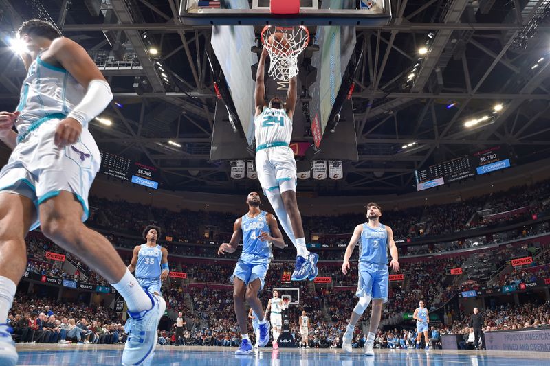 CLEVELAND, OH - NOVEMBER 17: Brandon Miller #24 of the Charlotte Hornets dunks the ball during the game against the Cleveland Cavaliers on November 17, 2024 at Rocket Mortgage FieldHouse in Cleveland, Ohio. NOTE TO USER: User expressly acknowledges and agrees that, by downloading and/or using this Photograph, user is consenting to the terms and conditions of the Getty Images License Agreement. Mandatory Copyright Notice: Copyright 2024 NBAE (Photo by David Liam Kyle/NBAE via Getty Images)