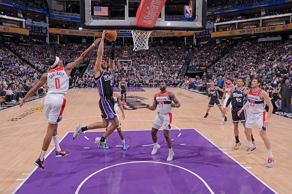 SACRAMENTO, CA - DECEMBER 18: Colby Jones #20 of the Sacramento Kings drives to the basket during the game against the Washington Wizards on December 18, 2023 at Golden 1 Center in Sacramento, California. NOTE TO USER: User expressly acknowledges and agrees that, by downloading and or using this Photograph, user is consenting to the terms and conditions of the Getty Images License Agreement. Mandatory Copyright Notice: Copyright 2023 NBAE (Photo by Rocky Widner/NBAE via Getty Images)