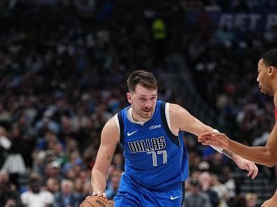 DALLAS, TX - NOVEMBER 8: Luka Doncic #77 of the Dallas Mavericks drives to the basket during the game against the Toronto Raptors on November 8, 2023 at the American Airlines Center in Dallas, Texas. NOTE TO USER: User expressly acknowledges and agrees that, by downloading and or using this photograph, User is consenting to the terms and conditions of the Getty Images License Agreement. Mandatory Copyright Notice: Copyright 2023 NBAE (Photo by Glenn James/NBAE via Getty Images)