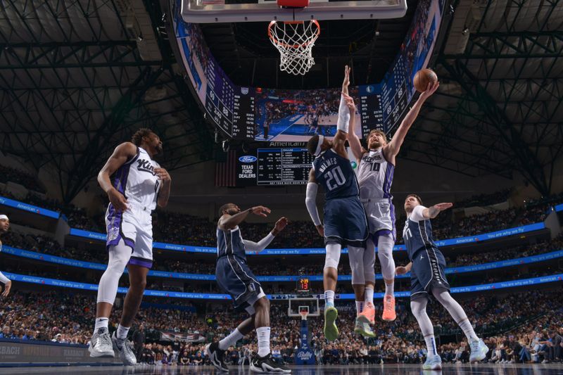 DALLAS, TX - JANUARY 27: Domantas Sabonis #10 of the Sacramento Kings goes to the basket during the game on January 27, 2024 at the American Airlines Center in Dallas, Texas. NOTE TO USER: User expressly acknowledges and agrees that, by downloading and or using this photograph, User is consenting to the terms and conditions of the Getty Images License Agreement. Mandatory Copyright Notice: Copyright 2024 NBAE (Photo by Glenn James/NBAE via Getty Images)