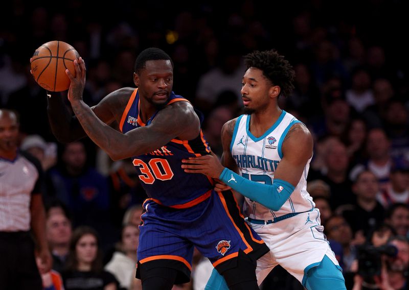 NEW YORK, NEW YORK - NOVEMBER 28:  Julius Randle #30 of the New York Knicks heads for the net as Leaky Black #12 of the Charlotte Hornets defends during the second half of an NBA In-Season Tournament game at Madison Square Garden on November 28, 2023 in New York City. The New York Knicks defeated the Charlotte Hornets 115-91.NOTE TO USER: User expressly acknowledges and agrees that, by downloading and or using this photograph, User is consenting to the terms and conditions of the Getty Images License Agreement. (Photo by Elsa/Getty Images)