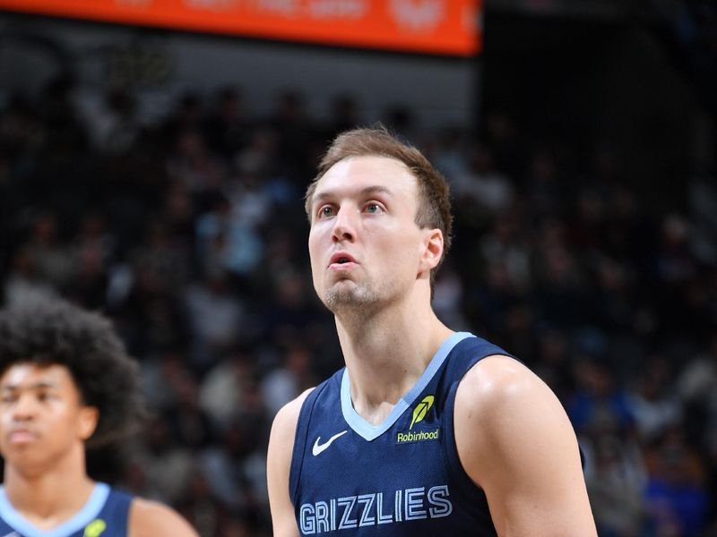 SAN ANTONIO, TX - JANUARY 17: Luke Kennard #10 of the Memphis Grizzlies prepares to shoot a free throw during the game against the San Antonio Spurs on January 17, 2025 at the Frost Bank Center in San Antonio, Texas. NOTE TO USER: User expressly acknowledges and agrees that, by downloading and or using this photograph, user is consenting to the terms and conditions of the Getty Images License Agreement. Mandatory Copyright Notice: Copyright 2025 NBAE (Photos by Michael Gonzales/NBAE via Getty Images)