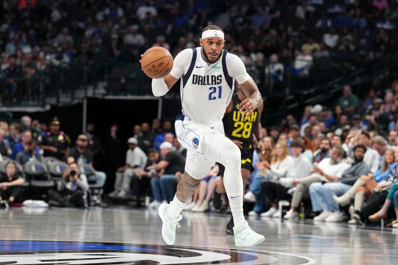 DALLAS, TX - OCTOBER 10: Daniel Gafford #21 of the Dallas Mavericks dribbles the ball during the game against the Utah Jazz on October 10, 2024 at American Airlines Center in Dallas, Texas. NOTE TO USER: User expressly acknowledges and agrees that, by downloading and or using this photograph, User is consenting to the terms and conditions of the Getty Images License Agreement. Mandatory Copyright Notice: Copyright 2024 NBAE (Photo by Glenn James/NBAE via Getty Images)