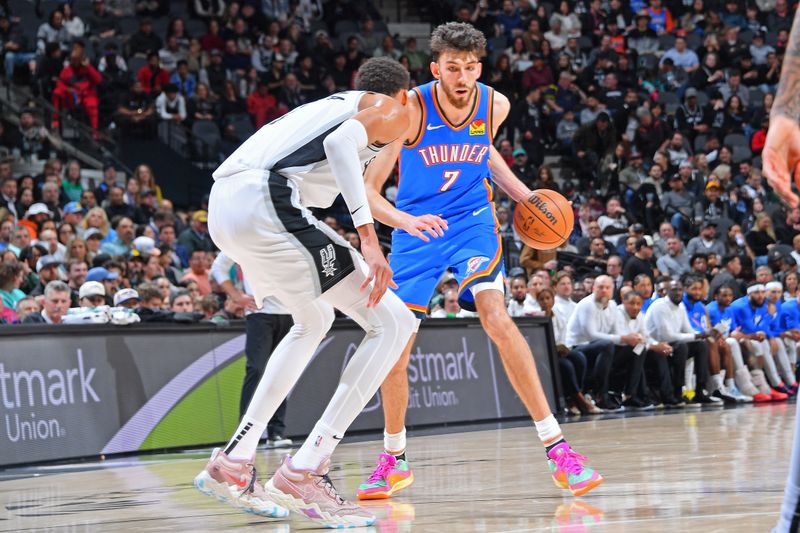 SAN ANTONIO, TX - FEBRUARY 29: Chet Holmgren #7 of the Oklahoma City Thunder dribbles the ball during the game against the San Antonio Spurs on February 29, 2024 at the Frost Bank Center in San Antonio, Texas. NOTE TO USER: User expressly acknowledges and agrees that, by downloading and or using this photograph, user is consenting to the terms and conditions of the Getty Images License Agreement. Mandatory Copyright Notice: Copyright 2024 NBAE (Photos by Michael Gonzales/NBAE via Getty Images)