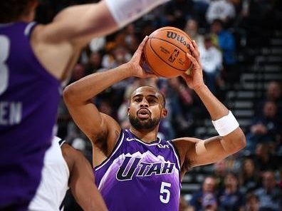 SALT LAKE CITY, UT - DECEMBER 18: Talen Horton-Tucker #5 of the Utah Jazz looks to pass the ball during the game against the Brooklyn Nets on December 18, 2023 at vivint.SmartHome Arena in Salt Lake City, Utah. NOTE TO USER: User expressly acknowledges and agrees that, by downloading and or using this Photograph, User is consenting to the terms and conditions of the Getty Images License Agreement. Mandatory Copyright Notice: Copyright 2023 NBAE (Photo by Melissa Majchrzak/NBAE via Getty Images)